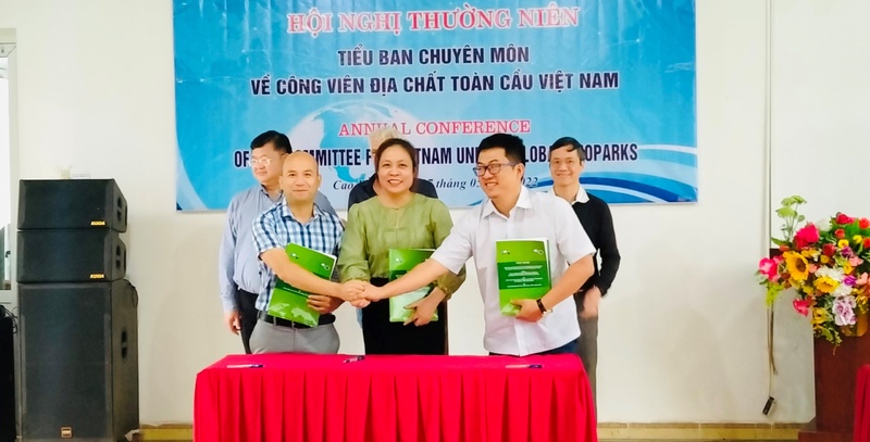Lang Son Geopark signs agreement on 'Collaboration to Enhance the Value of Geopark Model for Sustainable Development'