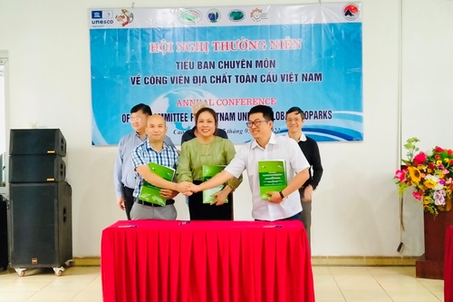 Công viên địa chất Lạng Sơn ký kết thỏa thuận “Hợp tác cùng phát huy giá trị mô hình Công viên địa chất nhằm thúc đẩy phát triển bền vững”