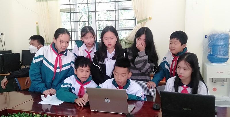 Giao lưu trực tuyến bằng tiếng Anh hưởng ứng các ngày lễ kỷ niệm trong nước và quốc tế