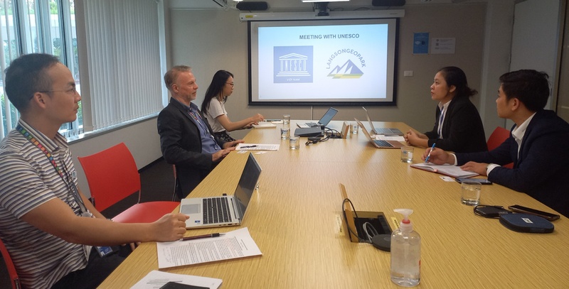 Lang Son Geopark Management Board organized a working delegation to visit and work with foreign partners in Hanoi