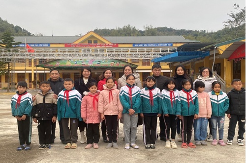 The Management Board of Lang Son Geopark worked with Huu Le Semi-Boarding Ethnic Primary School on school projects in Lang Son Geopark in 2023