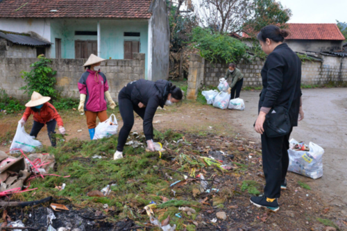 Community engagement for environmental protection "For a waste-free Bac Quynh commune in New Year 2023"