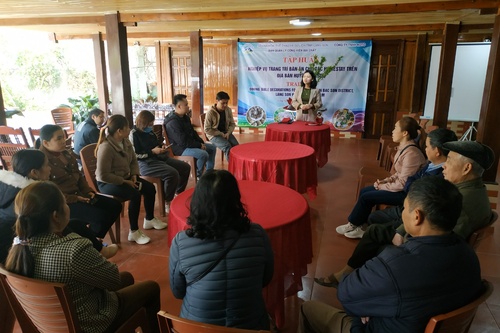 Training skills in table decoration for homestays  in Bac Son district