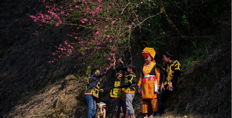 Trang phục truyền thống nam, nữ Dao Lù Gang