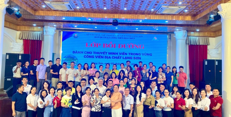 Tổ chức lớp bồi dưỡng dành cho tình nguyện viên  trong vùng Công viên địa chất Lạng Sơn