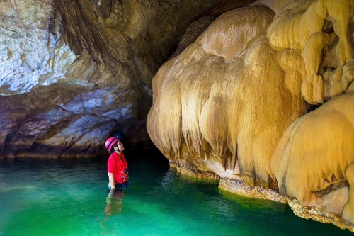 Strengthening Cooperation in Building caving tourism in Lang Son Geopark