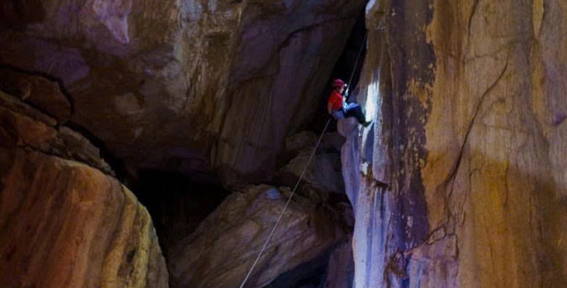 Bước đầu hợp tác với Công ty Viet Nam Expeditions và Chuyên gia Hiệp hội hang động quốc gia Hoa Kỳ khảo sát, đánh giá tiềm năng khai thác du lịch thám hiểm hang động vùng Công viên địa chất Lạng Sơn