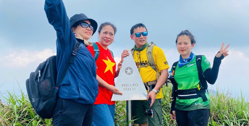 02 Con đường mòn địa chất Công viên địa chất Toàn cầu UNESCO Lạng Sơn: Kỳ vĩ Sống Khủng long - Đỉnh Phja Pò và Thì thầm Hoa Đỗ Quyên - Đỉnh Phja Mè