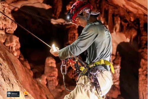 Công ty Cổ phần Việt Nam Expeditions được cấp phép khai thác du lịch mạo hiểm tại Điểm Cổng trời Yên Sơn và Con đường mòn địa chất “Hành trình đến với Trái tim Hồ Lân Ty" vùng Công viên địa chất Toàn cầu UNESCO Lạng Sơn