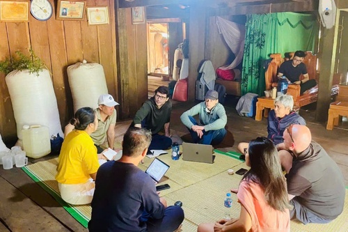 Cuộc họp với các chuyên gia trong nước và quốc tế tại Khu dân cư Lân Nóng, xã Cai Kinh trong vùng Công viên địa chất toàn cầu UNESCO Lạng Sơn