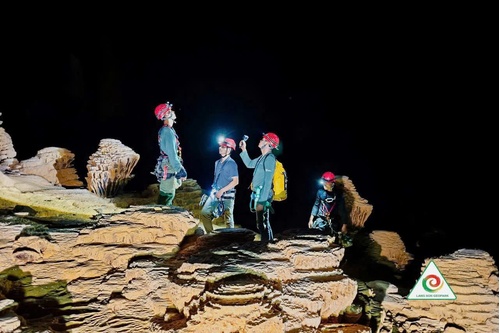 Quản lý, khai thác hang, động, hố sụt và các giá trị địa chất khác trong Công viên địa chất toàn cầu UNESCO Lạng Sơn