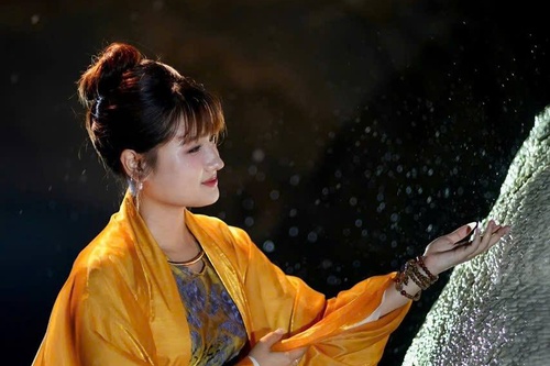 Nhi Thanh Cave – “The Flow of Knowledge in the Heart of the Mountain”